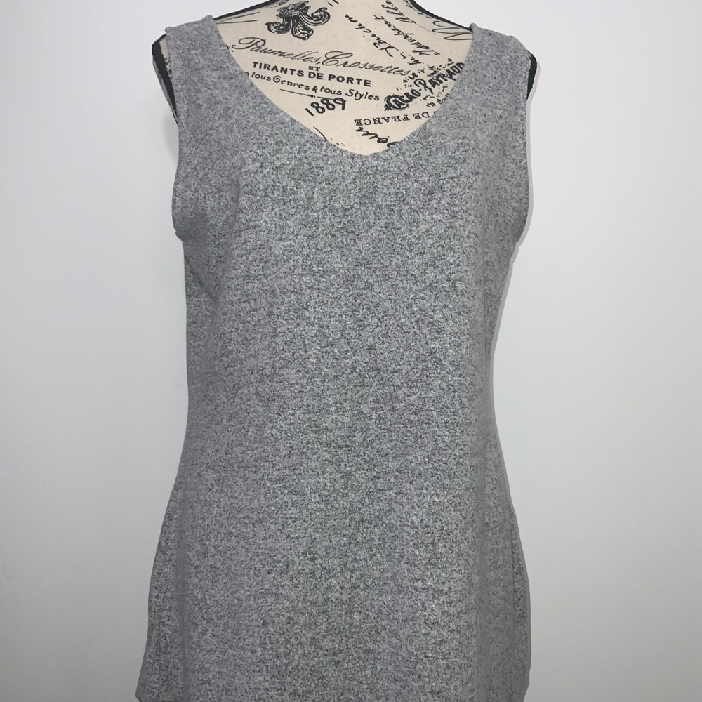 White House Black Market Vneck Tank w/ Cutout Back